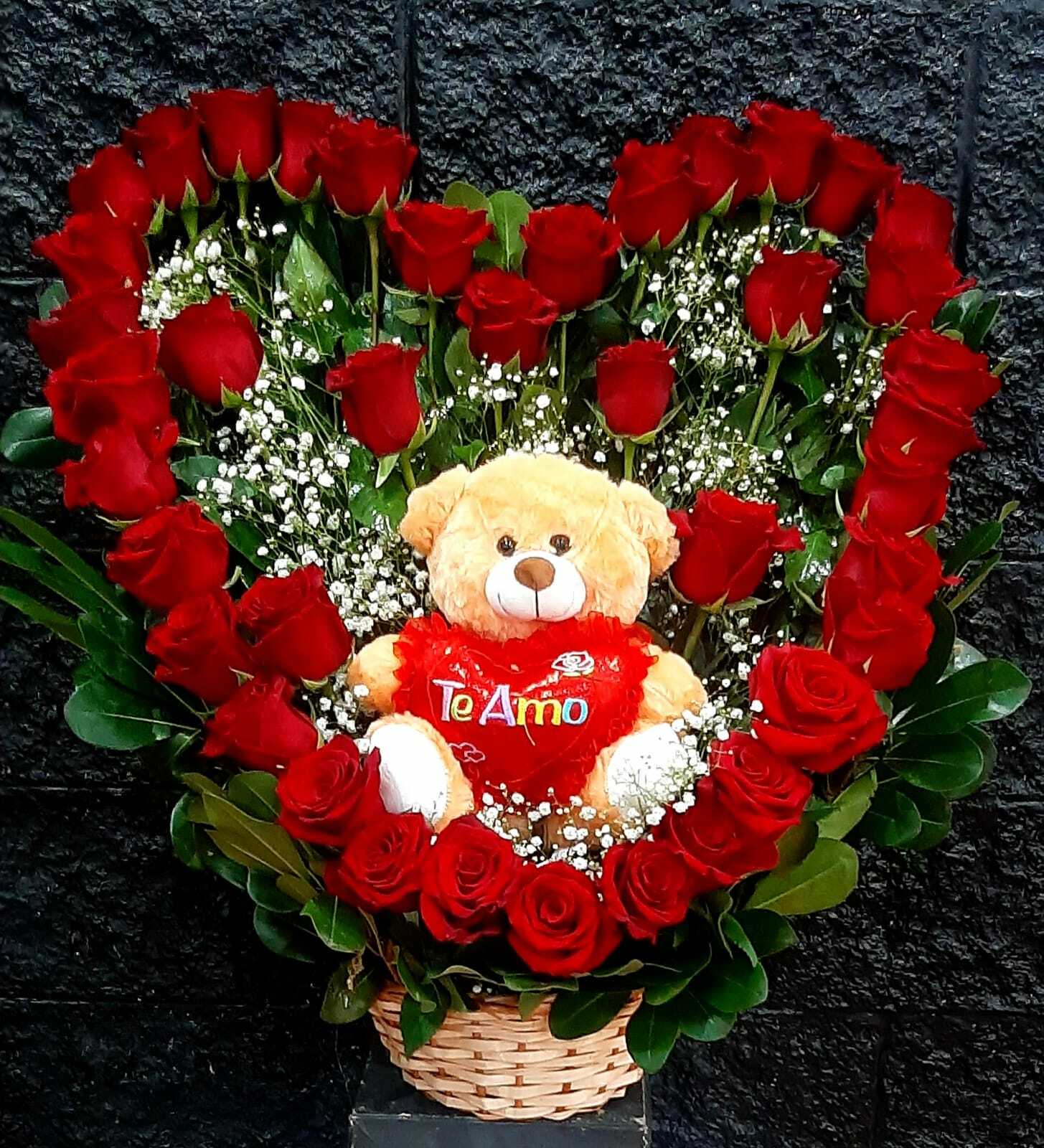 Envio y venta de flores ,rosas, plantas,arreglos florales ,regalos y desayunos a domicilio con delivery gratis en la Ciudad Autonoma de Buenos Aires y con costo de env�o en localidades del Gran Buenos Aires asi como delivery de flores y plantas a trav�s de florerias asociadas en todas las provincias de la Argentina, Buenos Aires, la Pampa, Tucuman, La Rioja, R�o Negro, Entre Rios, Corrientes, Misiones, Neuquen, Chubut, Tierra del Fuego, Santa Cruz, San Luis, Mendoza, Cordoba, Jujuy, Formosa, Santiago del Estero, Salta, Chaco, Catamarca ,San Juan, y ademas realizamos el delivery de flores ,coronas,palmas , plantas y regalos a todas las ciudades de Argentina, Mar del Plata, C�rdoba, Buenos Aires, con cargo en Santa Rosa, La Plata, Bella Vista, Neuquen, Pilar, Paran�, Posadas, Resistencia, Cipolleti y mas de 300 ciudades y localidades en todo el territorio de nuestro pa�s, asi como tambien tenemos la posibilidad de enviar flores a casi todo el mundo en cuestion de horas